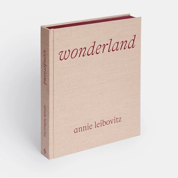 Annie Leibovitz: Wonderland: Annie Leibovitz with a foreword by Anna Wintour